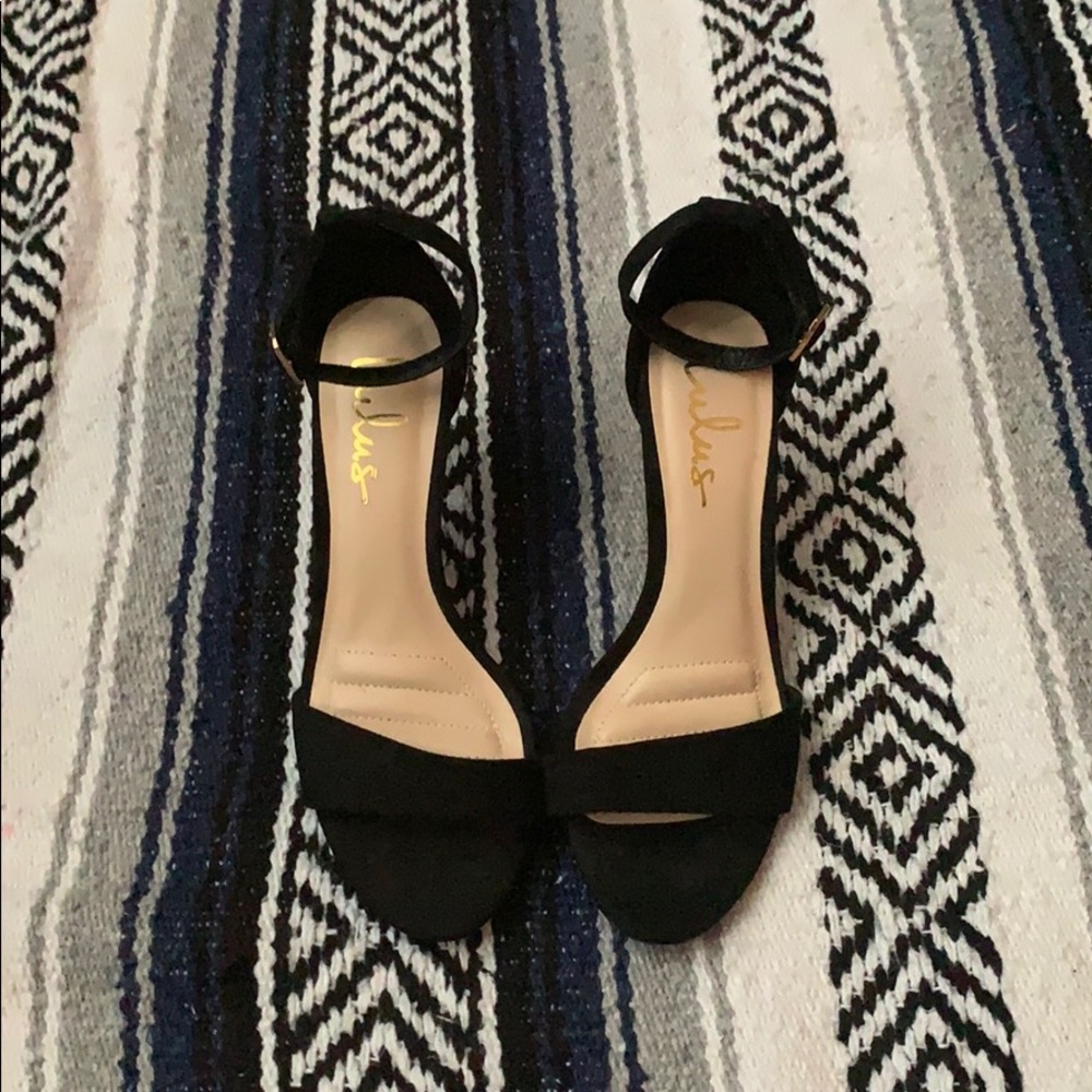 NWOT Lulus Black Dainty heels